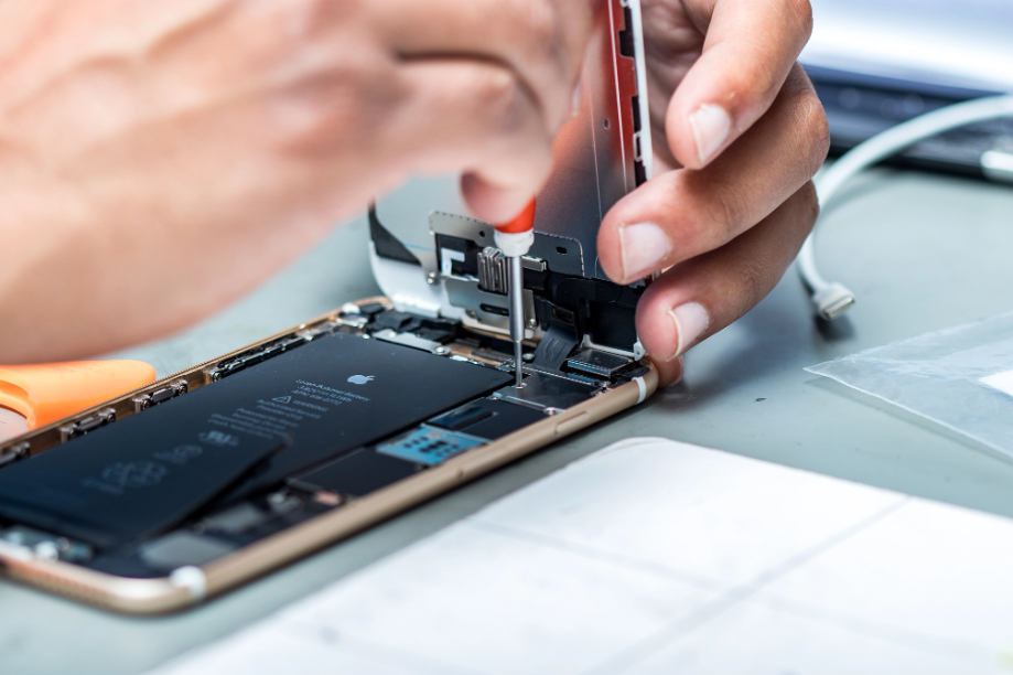 Costly Mistakes Phone Technicians Make When Offering iPhone Screen Repair Services