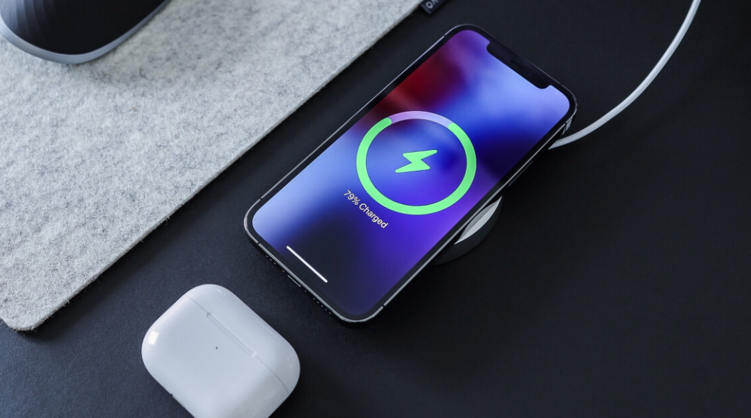 Charging Made Easy: The Benefits of an iPhone Wireless Charger in NZ